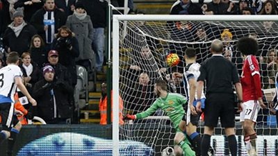 نيوكاسل يجبر مانشستر يونايتد علي التعادل 3/3 في البريميرليج