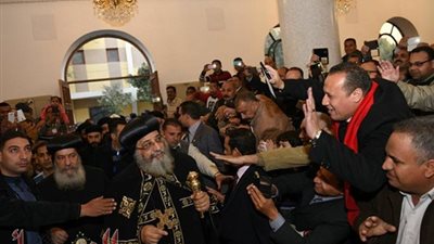 بالصور.. البابا تواضروس يفتتح كنيستين بـ«قنا»