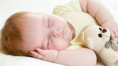 انتبهي.. نوم الطفل بشكل زائد يعكس مرضه