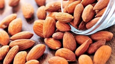 اللوز لمكافحة السمنة ووقاية القلب من الأمراض