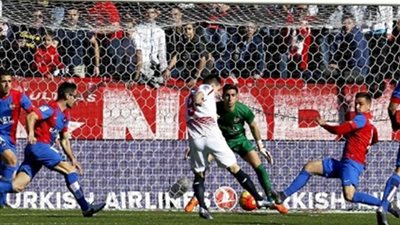 إشبيلية يسحق ليفانتي بثلاثية في الليجا الإسبانية