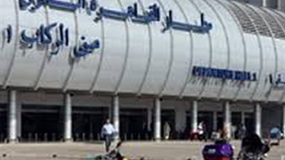 ضبط راكب مصري حاول تهريب «طبنجة» وطلقات نارية بمطار القاهرة