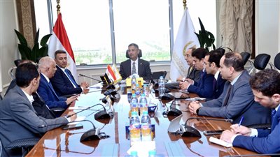 وزير التموين يعقد اجتماعًا مع ممثلي شعبة المواد الغذائية ونقابة بقالي التموين وجمعيتي