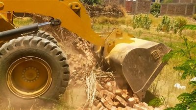 إزالات بالجملة.. إزالة 22 حالة تعد على أراضي الدولة بالأقصر (صور)