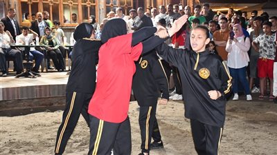 وزير الرياضة ومحافظ دمياط يشهدان عرضًا للياقة البدنية والكروس فيت