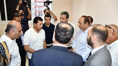 وزير الشباب والرياضة ومحافظ دمياط يتفقدان منشآت نادي دمياط الرياضي