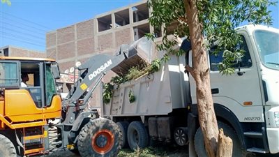 بالصور.. رئاسة أرمنت تواصل تنفيذ أعمال حملات نظافة الشوارع بالأقصر