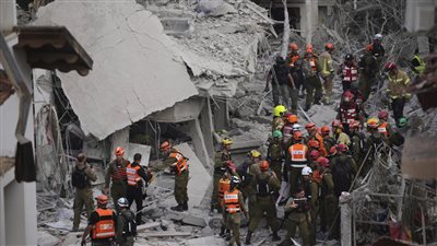 إيران تحذر سكان تل أبيب من البقاء.. وتتوعد بـ 