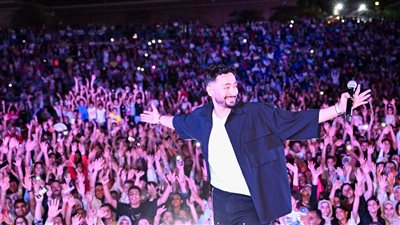 بالصور.. حمادة هلال يشعل أجواء الصيف في حفل 