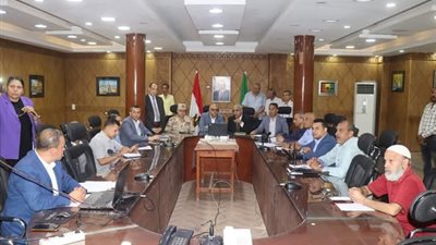 محافظ القليوبية يتفقد غرفة عمليات لجان الثانوية العامة بمديرية التربية والتعليم ..صور