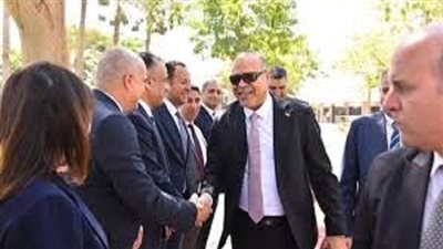 العمل توفر 600 منحة مجانية لتدريب الشباب