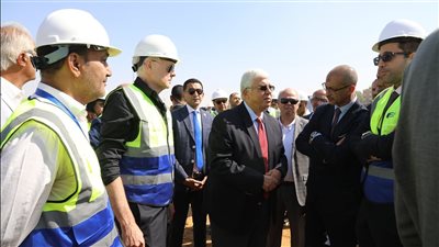 وزير التعليم العالي يتابع سير الأعمال الإنشائية بالحرم الجديد للجامعة الفرنسية
