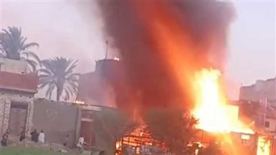 بالتفاصيل.. السيطرة علي حريق نشب داخل مخزن خردة بالمنيا