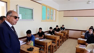محافظ المنيا يتابع سير عملية الإمتحانات داخل لجان الثانوية العامة