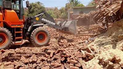 بالصور.. إزالة 20 حالة تعد علي مساحة 3500 متر غرب الأقصر