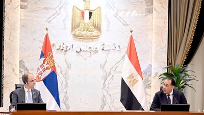 رئيسا وزراء مصر وصربيا يترأسان جلسة مباحثات موسعة