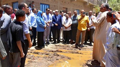 استجابة للأهالي.. محافظ الأقصر يوجه بإنهاء أزمة المياه السطحية بمدينة إسنا