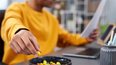 لا تستطيع النوم؟ قد يكون هذا سبب زيادة وزنك