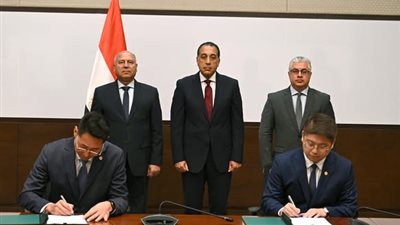 مدبولي يشهد توقيع عقد مشروع إقامة مجمع صناعي متكامل لإنتاج مستلزمات الطاقة الشمسية بالسخنة 