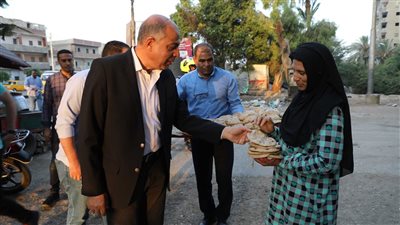 محافظ المنيا يقود حملة مفاجئة على المخابز البلدية للاطمئنان على جودة الخبز 