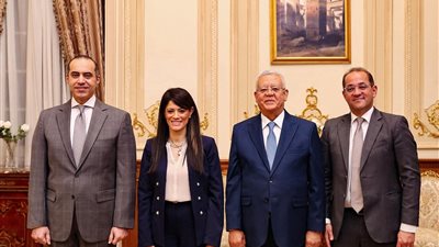 رئيس مجلس النواب يستقبل وزراء الشئون النيابية والتخطيط والمالية عقب جلسة المناقشات