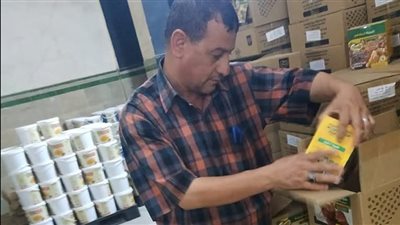 ضبط مواد غذائية مجهولة المصدر وتحرير محاضر بالجملة بطنطا