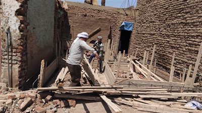 بالصور.. إيقاف حالتين بناء مخالف دون ترخيص بمركز أرمنت بالأقصر