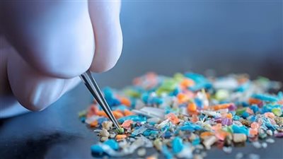 البلاستيك الدقيق.. خطر جديد يهدد سكان المناطق الساحلية