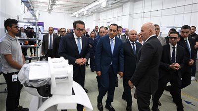 مدبولي يتفقد مشروع إنشاء أول مصنع في مصر والشرق الأوسط لإنتاج أجهزة السونار والرنين المغناطيسي