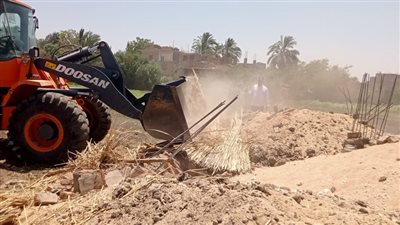 بالصور.. حملة موسعة لازالة واسترداد أراضي الدولة غرب الأقصر