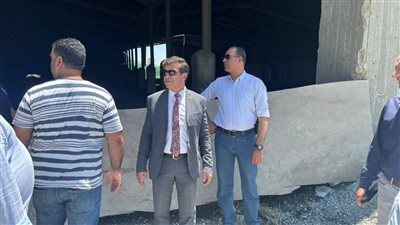 غلق تشميع عدد 4 مخازن كلنكر بطريق رأس البر الغربى