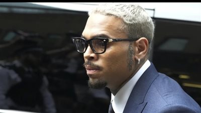 براون يدفع ببراءته في قضية الاعتداء على ملهى ليلي بلندن