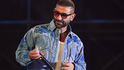 تفاصيل تعرض أحمد سعد وزوجته وأولاده لحادث.. السيارة تهشمت 