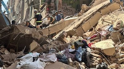 بعد 9 ساعات.. انتشال صغيرة حية من أسفل عقار حدائق القبة المنهار