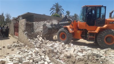 بالصور.. استرداد قطعة أرض مملوكة للدولة غير مستوافاة لشروط التقنين بالأقصر