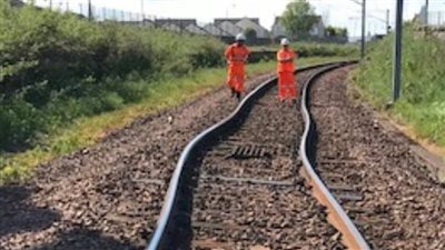 لماذا يتم إبطاء قطارات السكك الحديدية مع الحرارة الشديدة؟