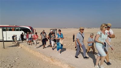 توافد الوفود الأجنبية على معالم المنيا الأثرية