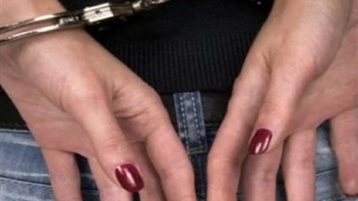 سيدة تنهي حياة أبنائها الثلاثة بسبب المصروفات الدراسية