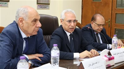 رئيس جامعة المنيا يحاضر بالدورة الافتتاحية المؤهلة لراغبي الترشح لمنصب عميد كلية
