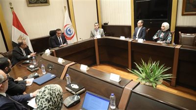وزير الصحة يبحث آليات ضمان كفاءة واستدامة منظومة الإمداد الدوائي