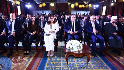 محافظ أسوان يشارك فى تدشين مبادرة 