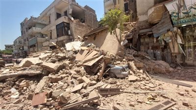 نجاة بأعجوبة.. إنقاذ مصابين من تحت أنقاض عقار شبرا المنهار