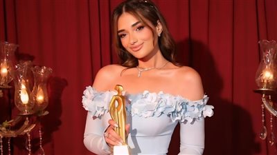 ملك أحمد زاهر تعلق على تكريمها بعد أزمتها الصحية.. صور