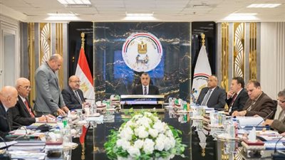 وزير الإنتاج الحربي يترأس اجتماعات لجنة تقييم واختيار القيادات العليا