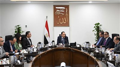 رئيس الوزراء يبحث فرص وتحديات صناعة السكر