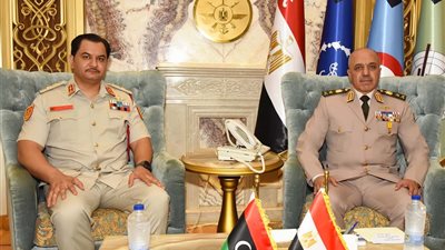 تفاصيل لقاء رئيس أركان حرب القوات المسلحة رئيس أركان القوات البرية«بالجيش الليبى»