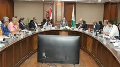 محافظ الجيزة يبحث موقف المرافق بالمنطقة الصناعية بأبو رواش ويوجّه بحزمة إجراءات عاجلة لتحديث البنية التحتية