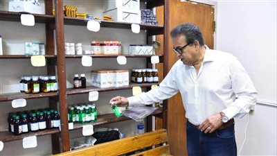 وزير الصحة يتفقد المركز الصحي الحضري بصقر قريش