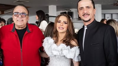  دنيا عبد العزيز تنعي وفاة عماد محرم