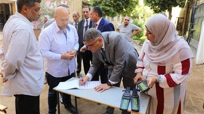 محافظ الجيزة يصدر توجيهات هامة خلال تفقده لجان «الثانوية العامة» بأبو النمرس والحوامدية 